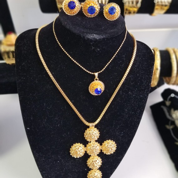 https://dress.habeshadresses.com/products/jewelery-with-ear-necklace-and-hand